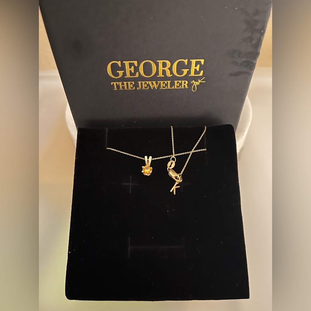 GEORGE THE JEWELER - Classic Pendant with 14K Gold Chain and Semiprecious Stone
